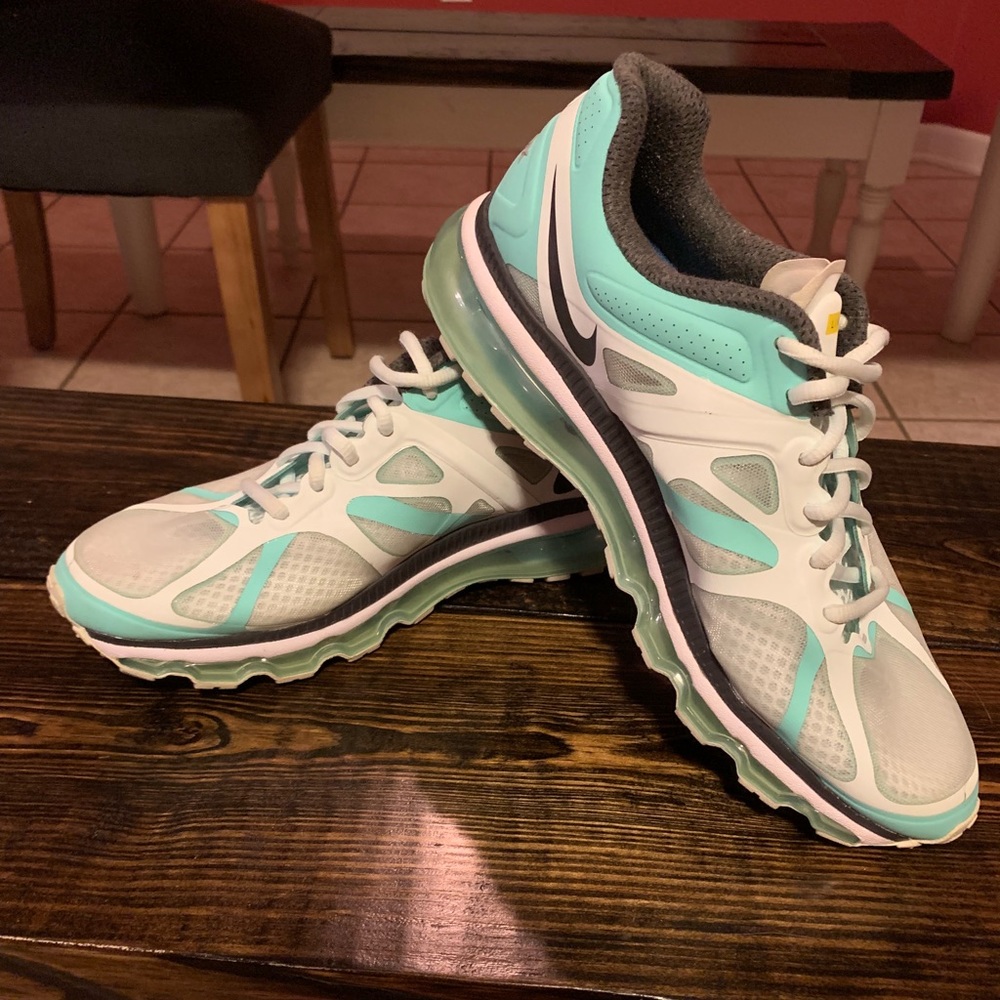 *RARE* Women Nike Airmax 2012 LIVESTRONG